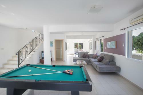 Hara Nissi Villas
