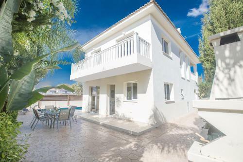 Hara Nissi Villas
