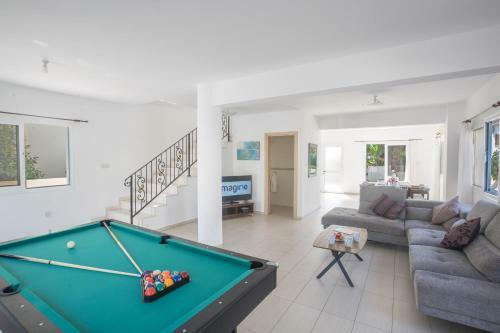 Hara Nissi Villas