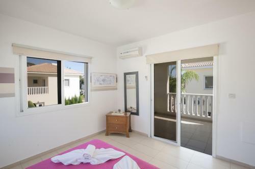 Hara Nissi Villas