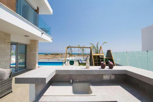 Villa Lynn Boutique Beachfront