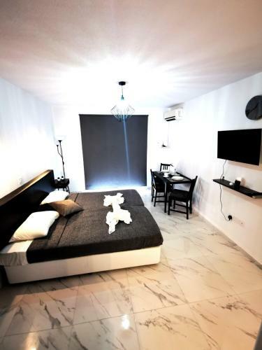 Eleana Apartments