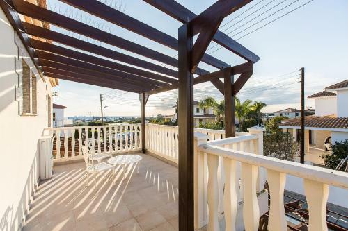 Hostal Luxury Nissi For Family