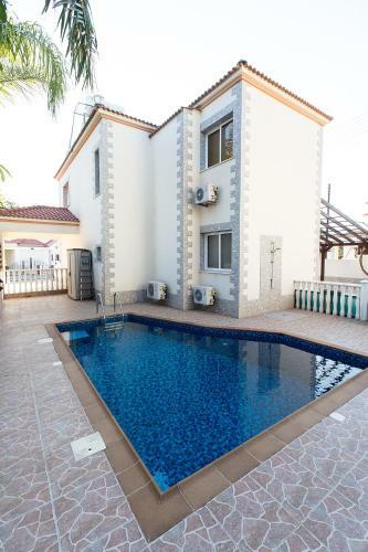 Hostal Luxury Nissi For Family
