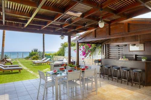 Meneou Beachfront Villa 3