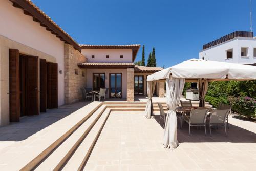 Villa In Kouklia Sleeps 6 Includes Swimming Pool Air Con And Wifi 6