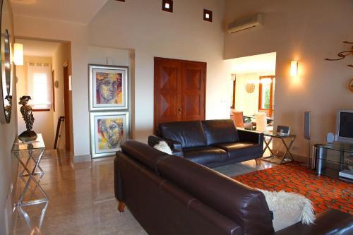 Villa In Kouklia Sleeps 6 Includes Swimming Pool Air Con And Wifi 6