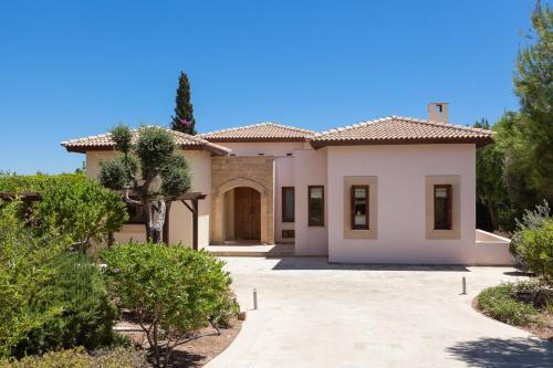 Villa In Kouklia Sleeps 6 Includes Swimming Pool Air Con And Wifi 6