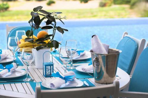 Kissonerga Villa Sleeps 12 With Pool And Wifi