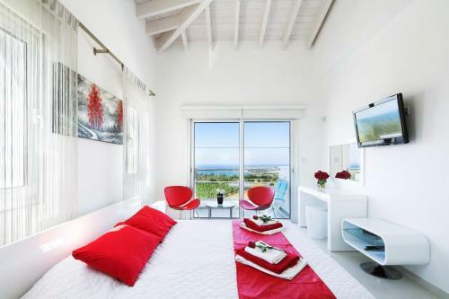 Kissonerga Villa Sleeps 12 With Pool And Wifi