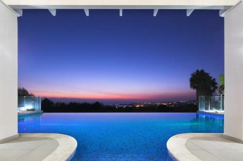 Kissonerga Villa Sleeps 12 With Pool And Wifi