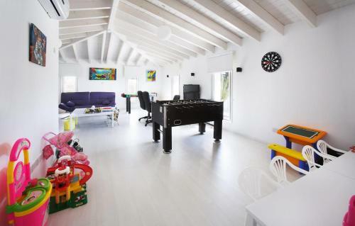 Kissonerga Villa Sleeps 12 With Pool And Wifi