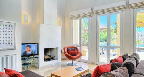 4 Bedroom Villa Andromeda With Private Infinity Pool, Aphrodite Hills Resort