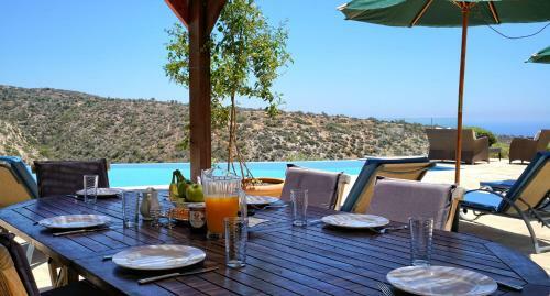 4 Bedroom Villa Andromeda With Private Infinity Pool, Aphrodite Hills Resort