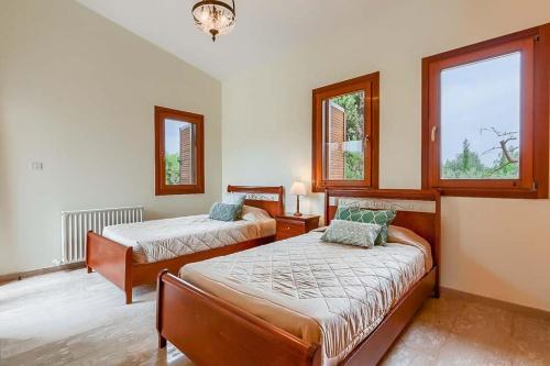 Villa In Kouklia Sleeps 6 Includes Swimming Pool Air Con And Wifi 7
