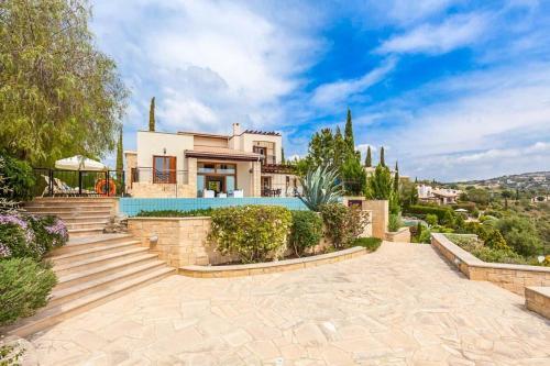 Villa In Kouklia Sleeps 6 Includes Swimming Pool Air Con And Wifi 7