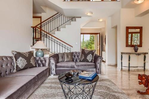 Villa In Kouklia Sleeps 6 Includes Swimming Pool Air Con And Wifi 7