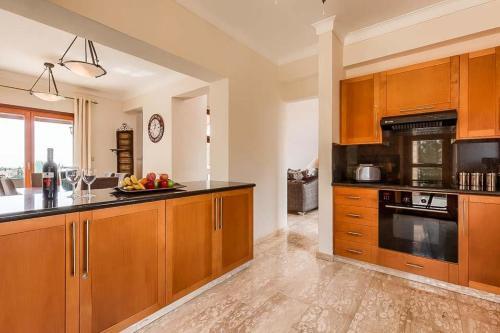 Villa In Kouklia Sleeps 6 Includes Swimming Pool Air Con And Wifi 7