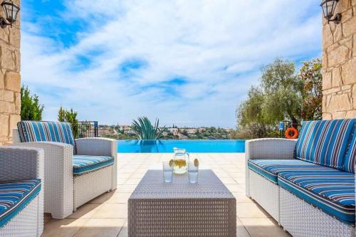 Villa In Kouklia Sleeps 6 Includes Swimming Pool Air Con And Wifi 7