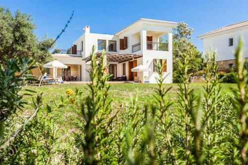 Villa In Kouklia Sleeps 6 Includes Swimming Pool Air Con And Wifi 3 1