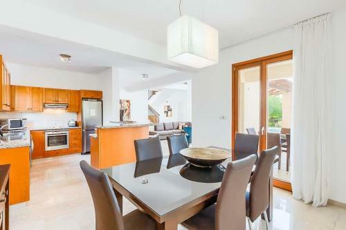 Villa In Kouklia Sleeps 6 Includes Swimming Pool Air Con And Wifi 3 1