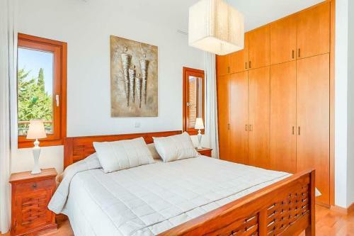 Villa In Kouklia Sleeps 6 Includes Swimming Pool Air Con And Wifi 3 1