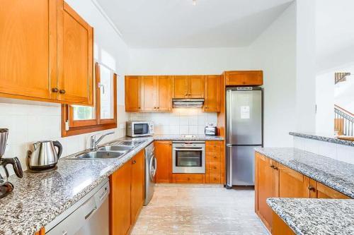 Villa In Kouklia Sleeps 6 Includes Swimming Pool Air Con And Wifi 3 1