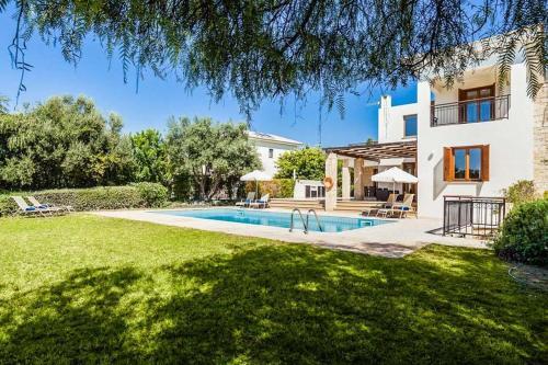 Villa In Kouklia Sleeps 6 Includes Swimming Pool Air Con And Wifi 3 1