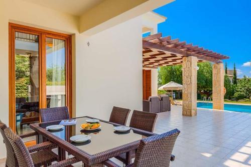 Villa In Kouklia Sleeps 6 Includes Swimming Pool Air Con And Wifi 3 1