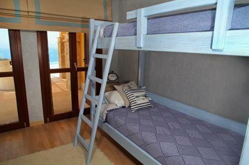 Villa In Kouklia Sleeps 8 With Pool And Wifi