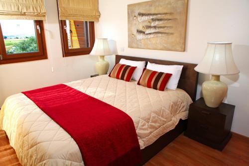 Villa In Kouklia Sleeps 4 Includes Swimming Pool Air Con And Wifi 0 5