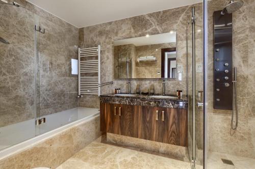 Villa In Kouklia Sleeps 10 Includes Swimming Pool Air Con And Wifi 1