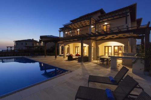Villa In Kouklia Sleeps 10 Includes Swimming Pool Air Con And Wifi 1