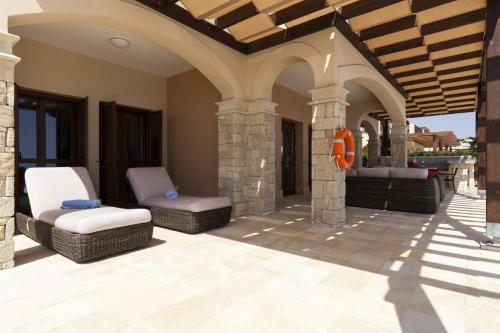 Villa In Kouklia Sleeps 10 Includes Swimming Pool Air Con And Wifi 1