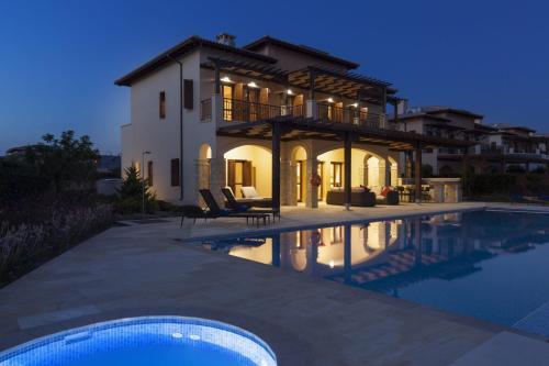 Villa In Kouklia Sleeps 10 Includes Swimming Pool Air Con And Wifi 1