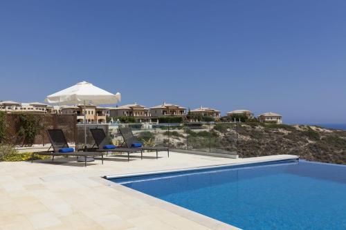 Villa In Kouklia Sleeps 10 Includes Swimming Pool Air Con And Wifi 1