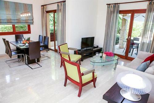 Villa In Kouklia Sleeps 6 Includes Swimming Pool Air Con And Wifi 1 6