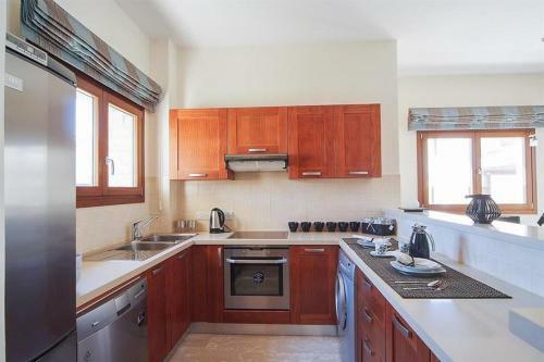 Villa In Kouklia Sleeps 6 Includes Swimming Pool Air Con And Wifi 1 6