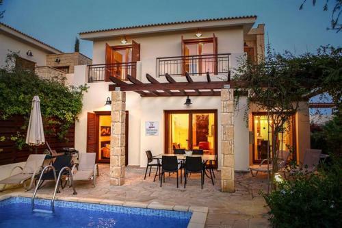 Villa In Kouklia Sleeps 6 Includes Swimming Pool Air Con And Wifi 1 6