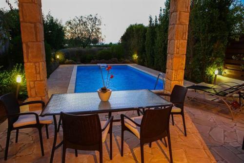 Villa In Kouklia Sleeps 6 Includes Swimming Pool Air Con And Wifi 1 6