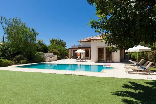 Kouklia Villa Sleeps 6 With Pool And Air Con