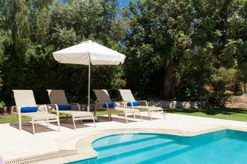 Kouklia Villa Sleeps 6 With Pool And Air Con