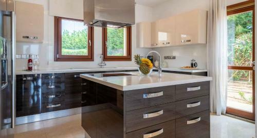 Villa Idalium - Stunning Front Line Villa With Panoramic Sea Views