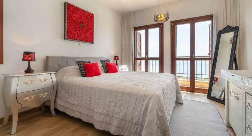 Villa Idalium - Stunning Front Line Villa With Panoramic Sea Views