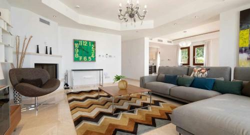 Villa Idalium - Stunning Front Line Villa With Panoramic Sea Views