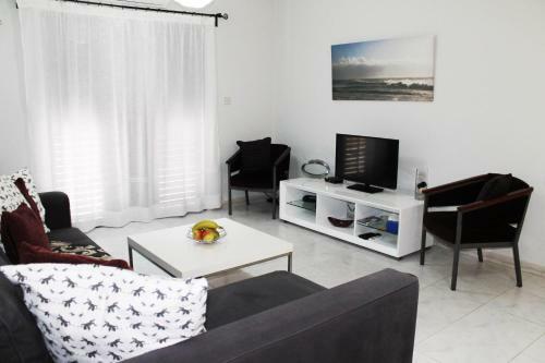 Makenzie Sunset Apartment