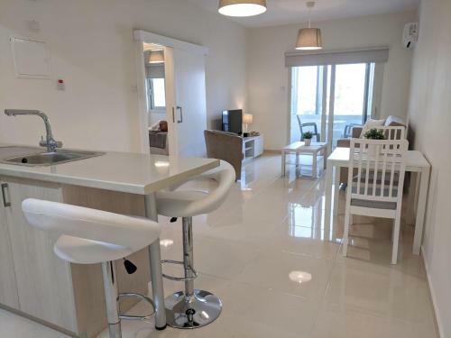 Apartment 22, Center Point