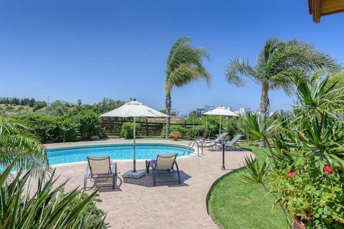 Villa In Latchi Sleeps 6 Includes Swimming Pool Air Con And Wifi 5