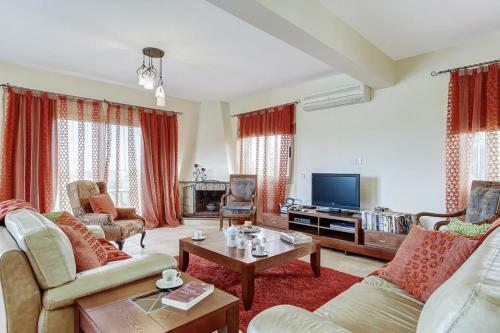Villa In Latchi Sleeps 6 Includes Swimming Pool Air Con And Wifi 5