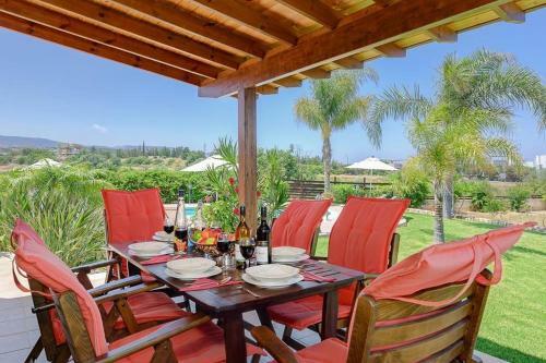 Villa In Latchi Sleeps 6 Includes Swimming Pool Air Con And Wifi 5
